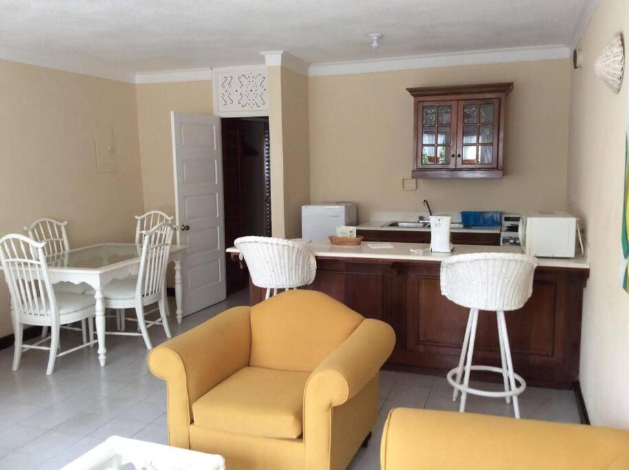 Lush Tropical Apartment Located In A 4-Star Resort Runaway Bay Zewnętrze zdjęcie